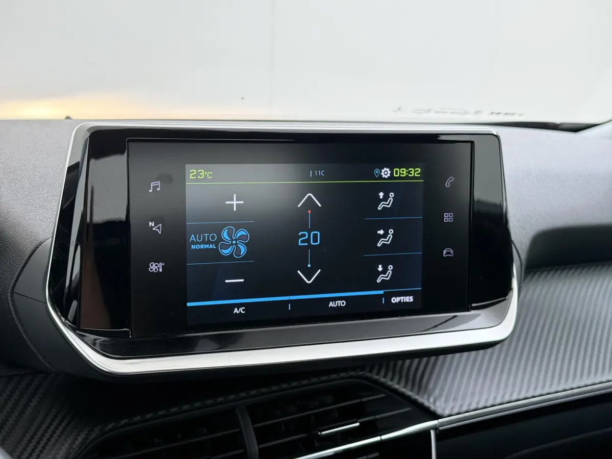 SUV Active 50 kWh 136pk | Accu 94% | 3-Fase | Navigatie via Apple Carplay en Android auto | Automatische airco | Cruise control |