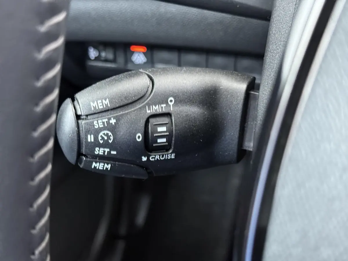 SUV Active 50 kWh 136pk | Accu 94% | 3-Fase | Navigatie via Apple Carplay en Android auto | Automatische airco | Cruise control |