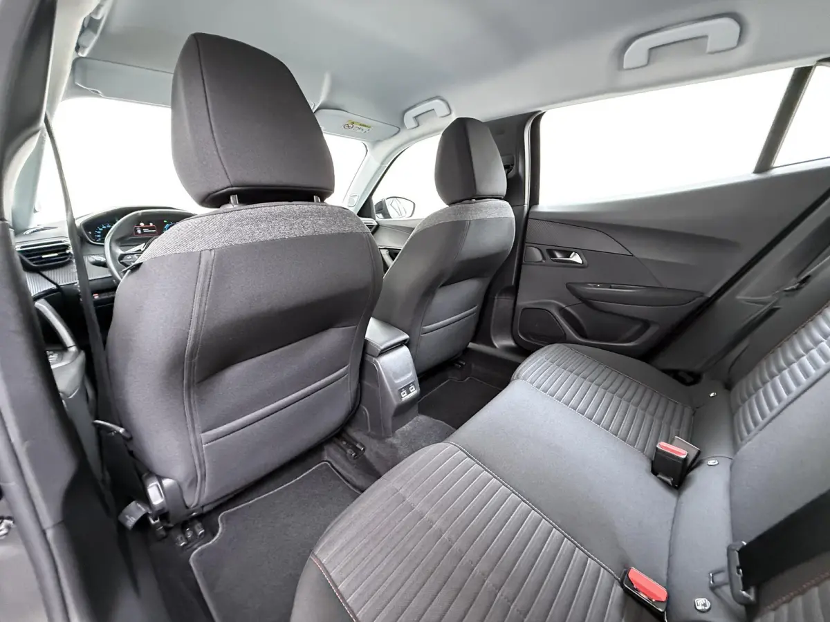 SUV Active 50 kWh 136pk | Accu 94% | 3-Fase | Navigatie via Apple Carplay en Android auto | Automatische airco | Cruise control |