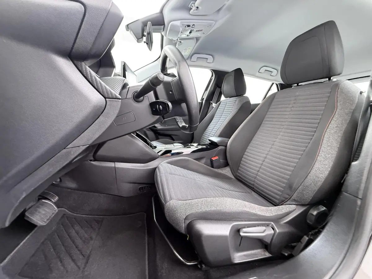 SUV Active 50 kWh 136pk | Accu 94% | 3-Fase | Navigatie via Apple Carplay en Android auto | Automatische airco | Cruise control |