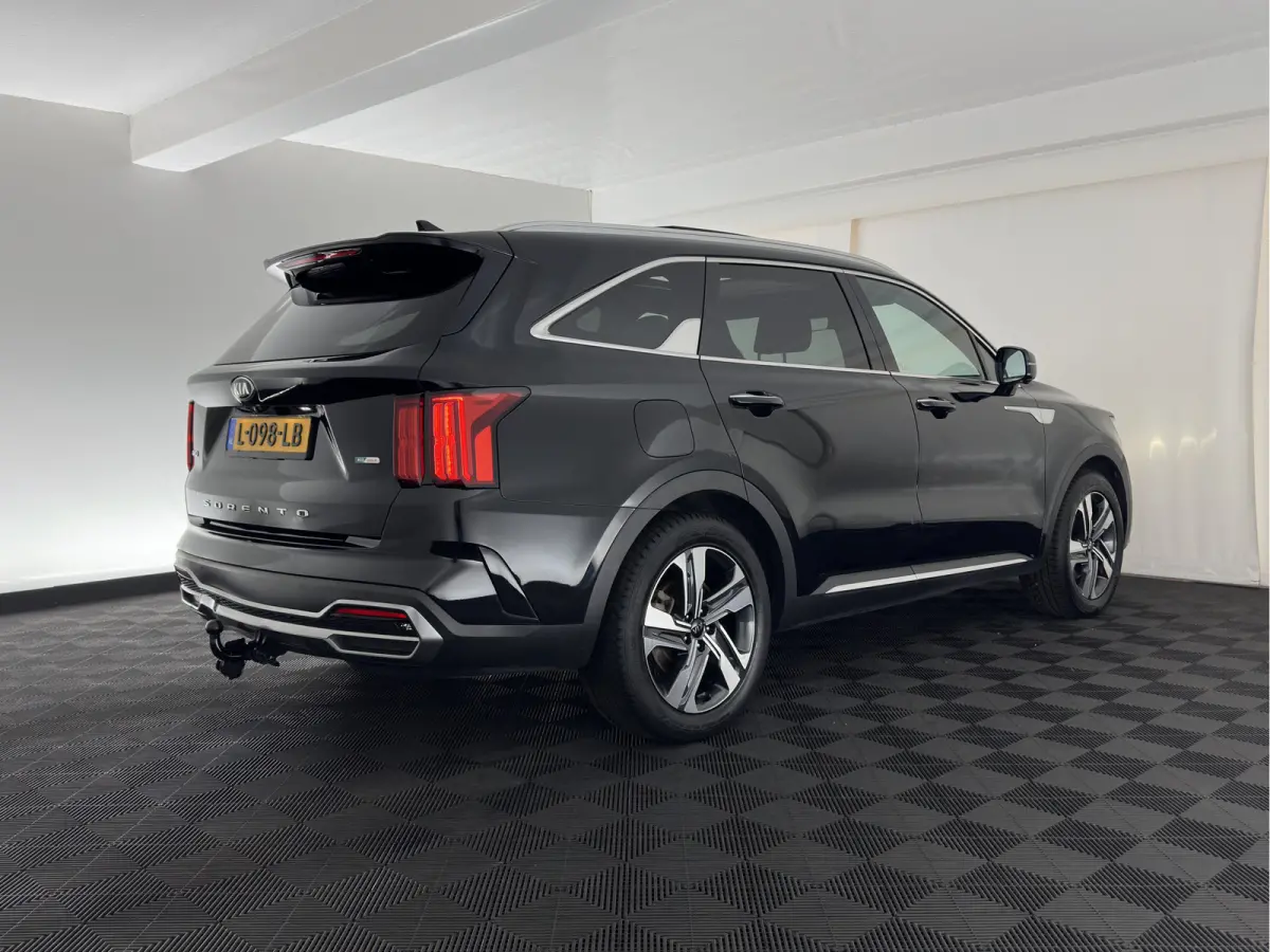 1.6 T-GDI Plug-in Hybrid 4WD ExecutiveLine [ 7-Pers. ] (Plug-in) (INCL.BTW) *PANO | HEAD-UP | LEATHER | MEMORY-PACK | TOP-VIEW | FULL-LED | BLINDSPOT | ADAPTIVE-CRUISE | HEATED-COMFORTSEATS 