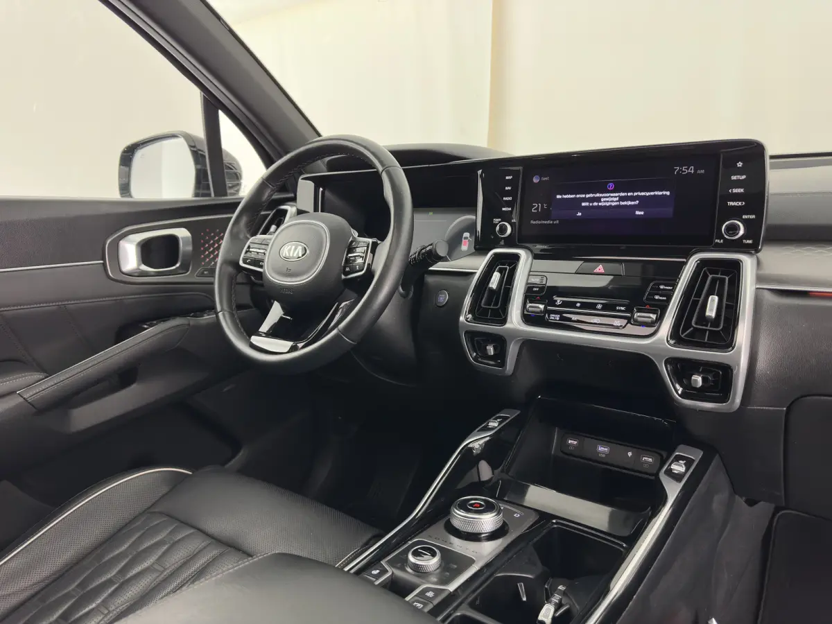 1.6 T-GDI Plug-in Hybrid 4WD ExecutiveLine [ 7-Pers. ] (Plug-in) (INCL.BTW) *PANO | HEAD-UP | LEATHER | MEMORY-PACK | TOP-VIEW | FULL-LED | BLINDSPOT | ADAPTIVE-CRUISE | HEATED-COMFORTSEATS 