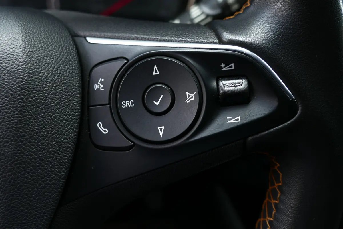 1.2 TURBO 130PK INNOVATION AUTOMAAT / CAMERA / TREKHAAK / NAVI / LED / CLIMA / PDC / BLUETOOTH / CRUISECONTROL / 1E EIGENAAR / SCHITTERENDE STAAT !!