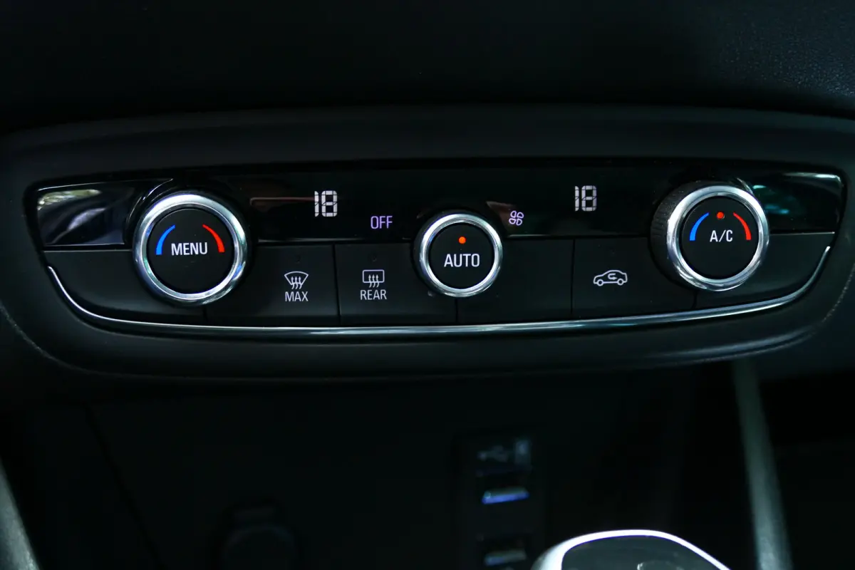 1.2 TURBO 130PK INNOVATION AUTOMAAT / CAMERA / TREKHAAK / NAVI / LED / CLIMA / PDC / BLUETOOTH / CRUISECONTROL / 1E EIGENAAR / SCHITTERENDE STAAT !!