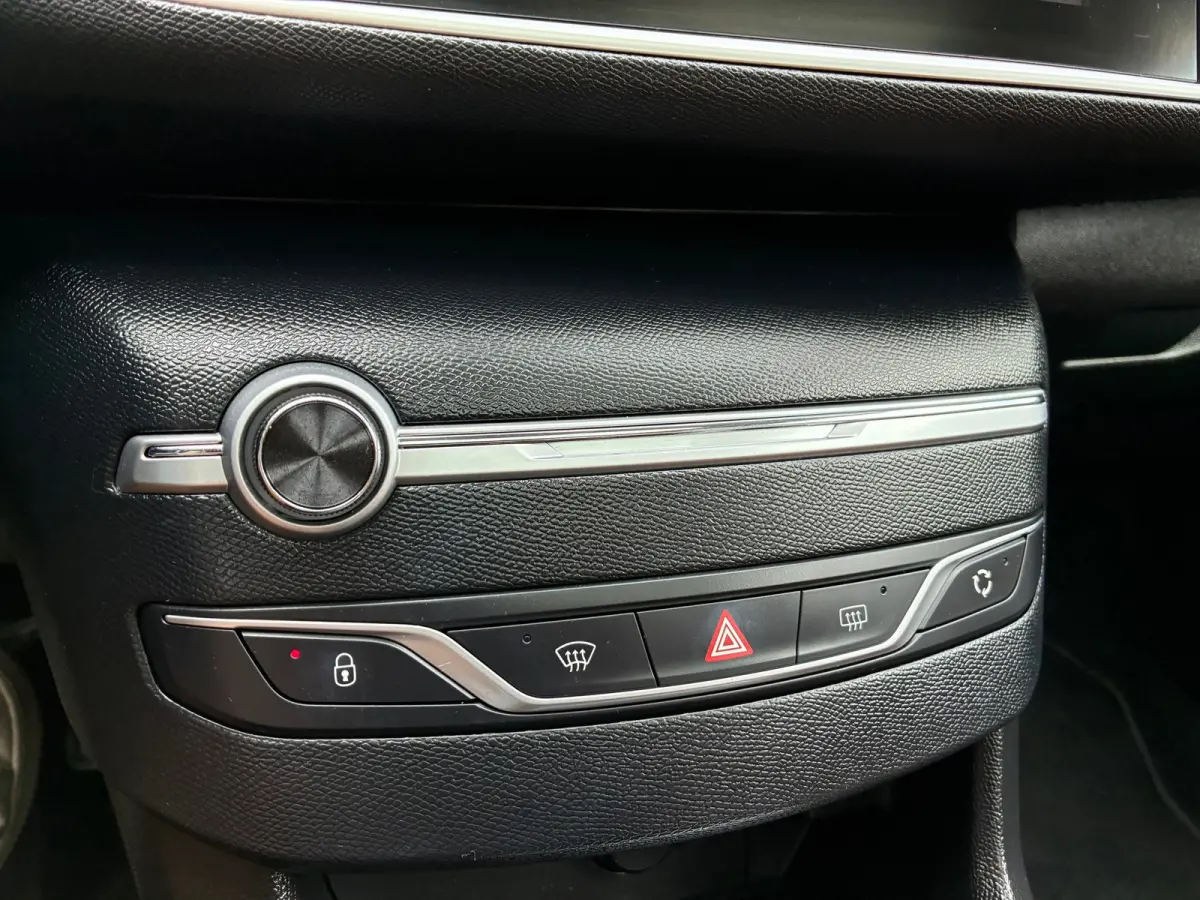 1.2 PureTech Blue Lease Executive | Leder + Pano + Cruise + Navi Nu € 6.975,-!!!