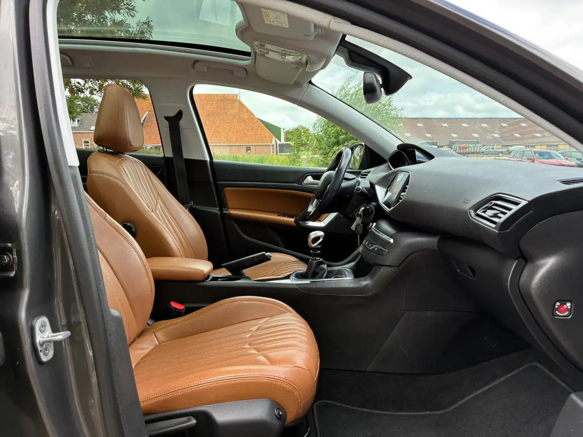 1.2 PureTech Blue Lease Executive | Leder + Pano + Cruise + Navi Nu € 6.975,-!!!