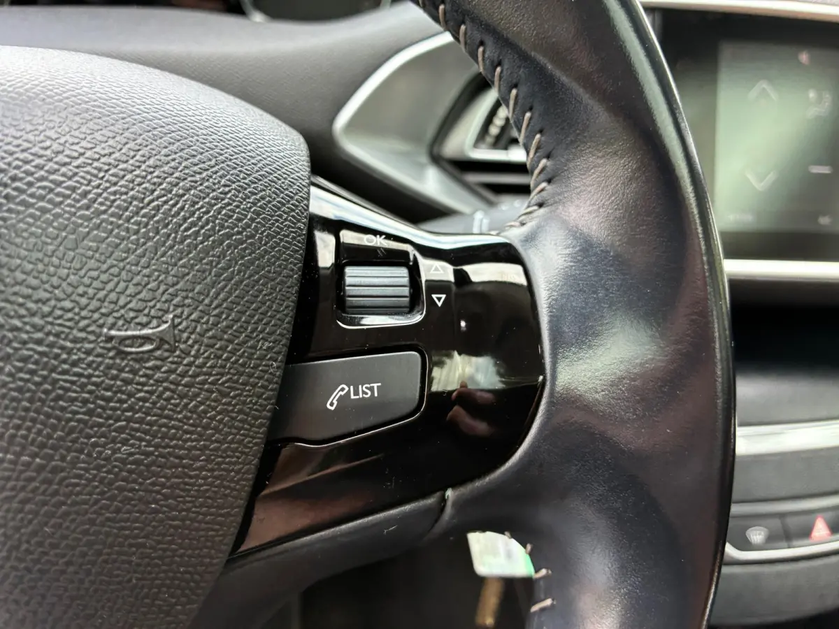 1.2 PureTech Blue Lease Executive | Leder + Pano + Cruise + Navi Nu € 6.975,-!!!