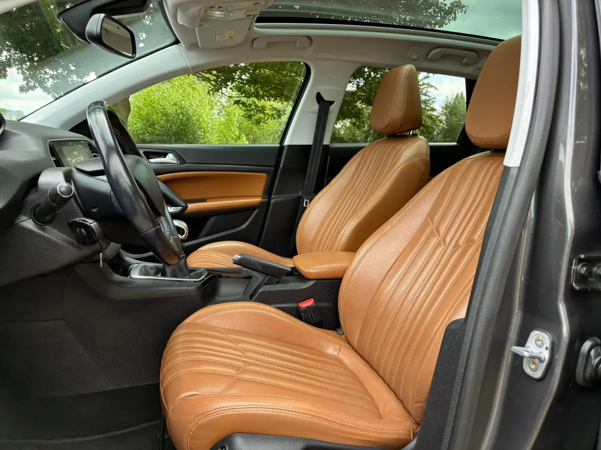 1.2 PureTech Blue Lease Executive | Leder + Pano + Cruise + Navi Nu € 6.975,-!!!