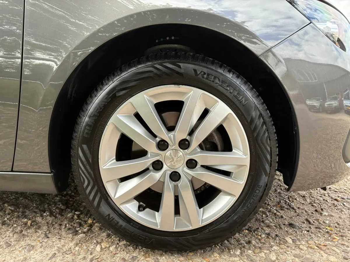 1.2 PureTech Blue Lease Executive | Leder + Pano + Cruise + Navi Nu € 6.975,-!!!