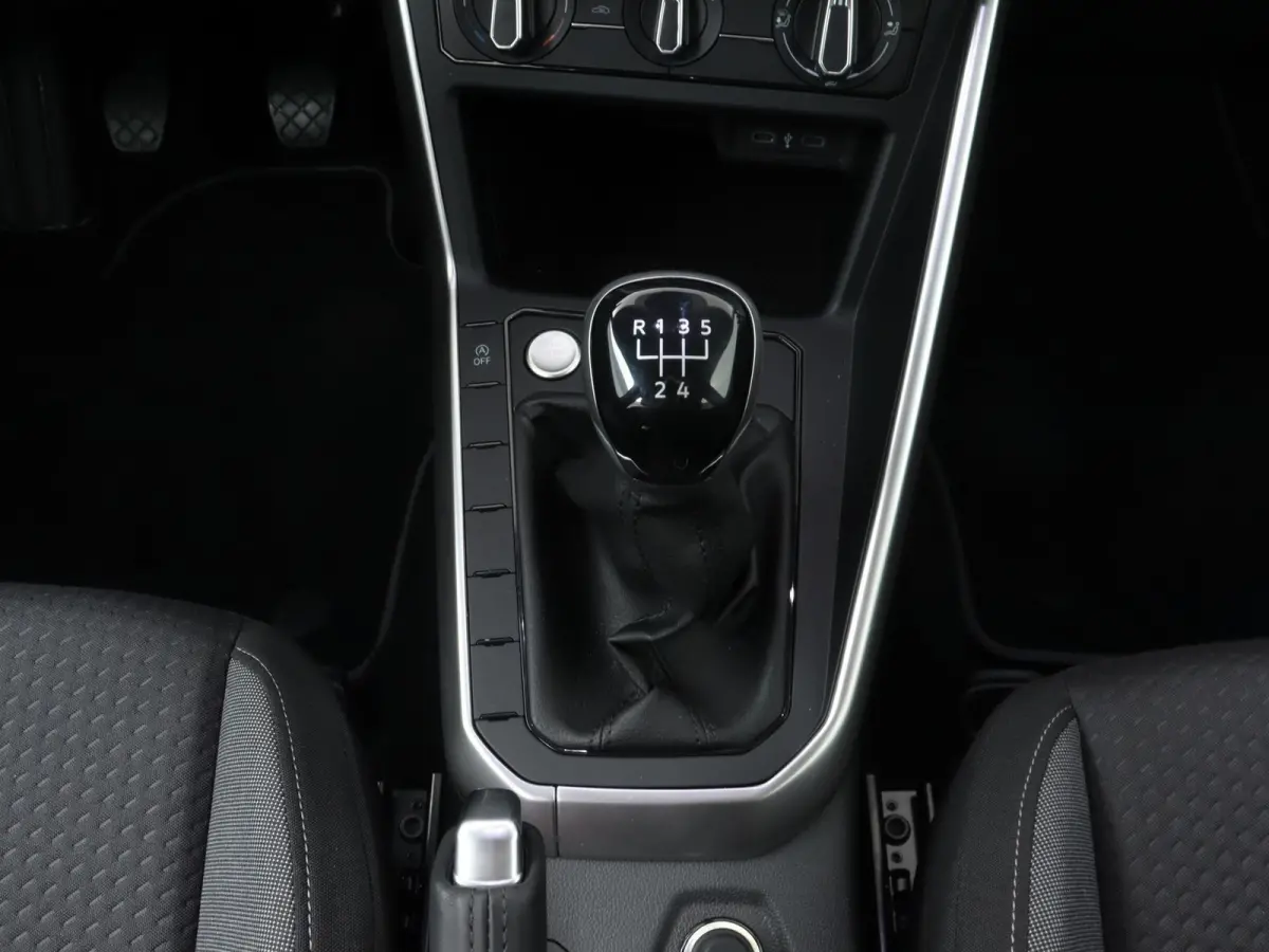 1.0 TSI Life Edition 95 PK | Parkeercamera | App Connect | Keyless Access | Parkeersensoren Achter | Lichtmetalen Velgen | Getinte Ramen