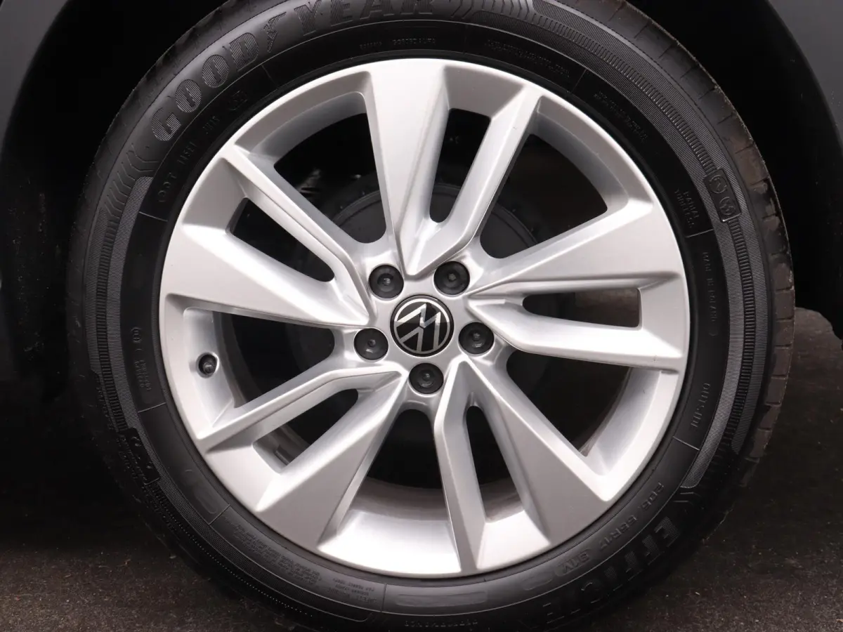 1.0 TSI Life Edition 95 PK | Parkeercamera | App Connect | Keyless Access | Parkeersensoren Achter | Lichtmetalen Velgen | Getinte Ramen