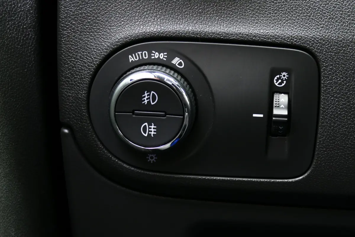 1.2 TURBO 110PK INNOVATION AUTOMAAT / CAMERA / PANO.DAK / TREKHAAK / KEYLESS / 17"LMV / AGR / NAVI / CLIMA / LED / PDC / BLUETOOTH / CRUISECONTROL / 1E EIGENAAR / SCHITTERENDE STAAT !!