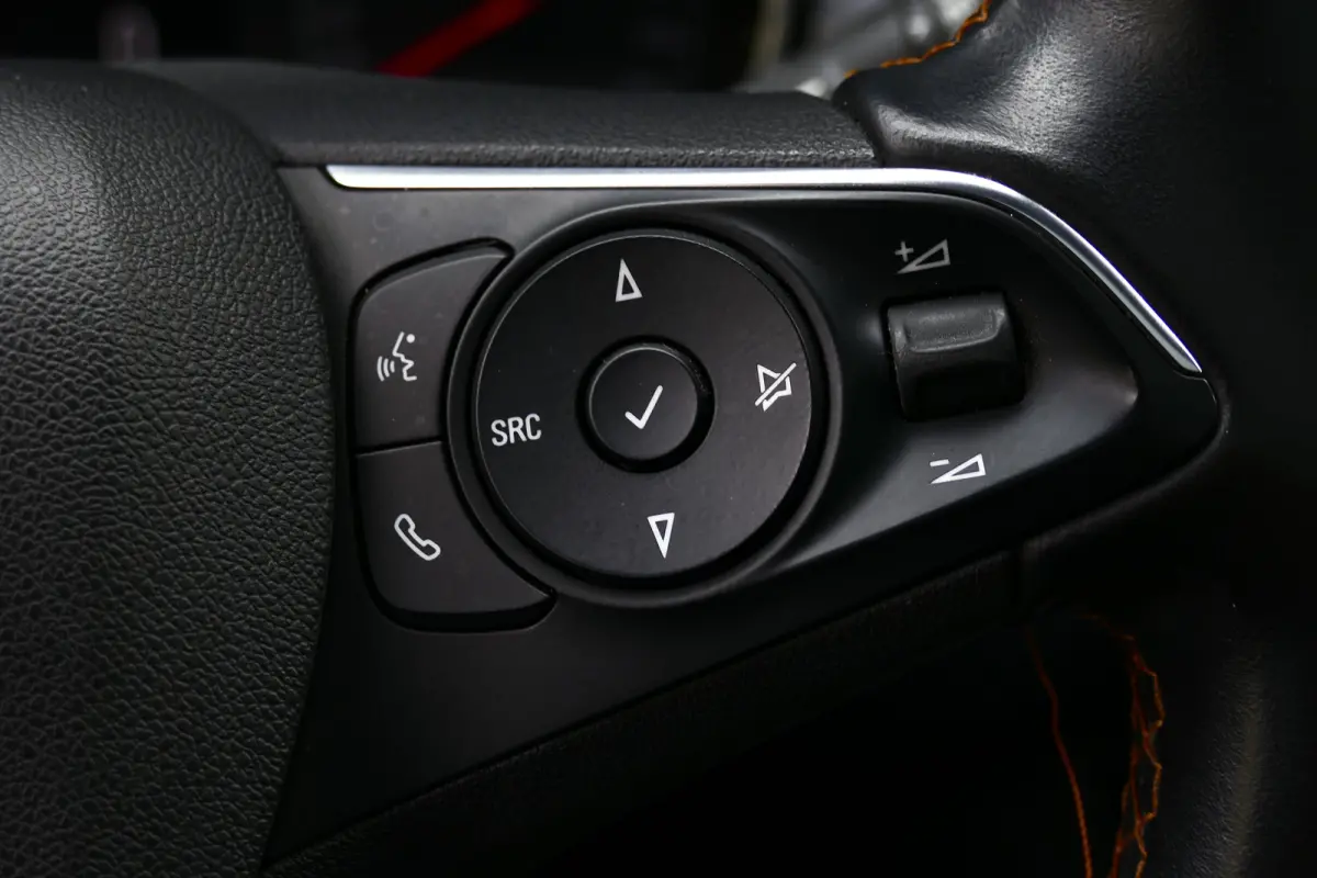 1.2 TURBO 110PK INNOVATION AUTOMAAT / CAMERA / PANO.DAK / TREKHAAK / KEYLESS / 17"LMV / AGR / NAVI / CLIMA / LED / PDC / BLUETOOTH / CRUISECONTROL / 1E EIGENAAR / SCHITTERENDE STAAT !!