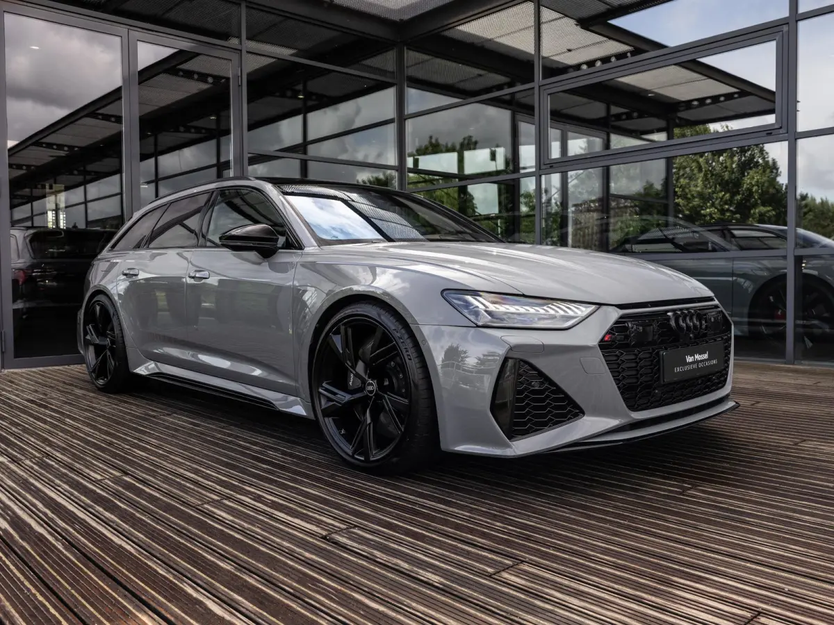 4.0 TFSI quattro | RS DYNAMIC PLUS | KERAMISCH | VIERWIEL BESTURING | B&O | STOELVENTILATIE | MATRIX | HEAD-UP DISPLAY | 22 INCH MATZWART | NARDOGRIJS | SOFTCLOSE | RS DESIGN RODE STIKSELS |
