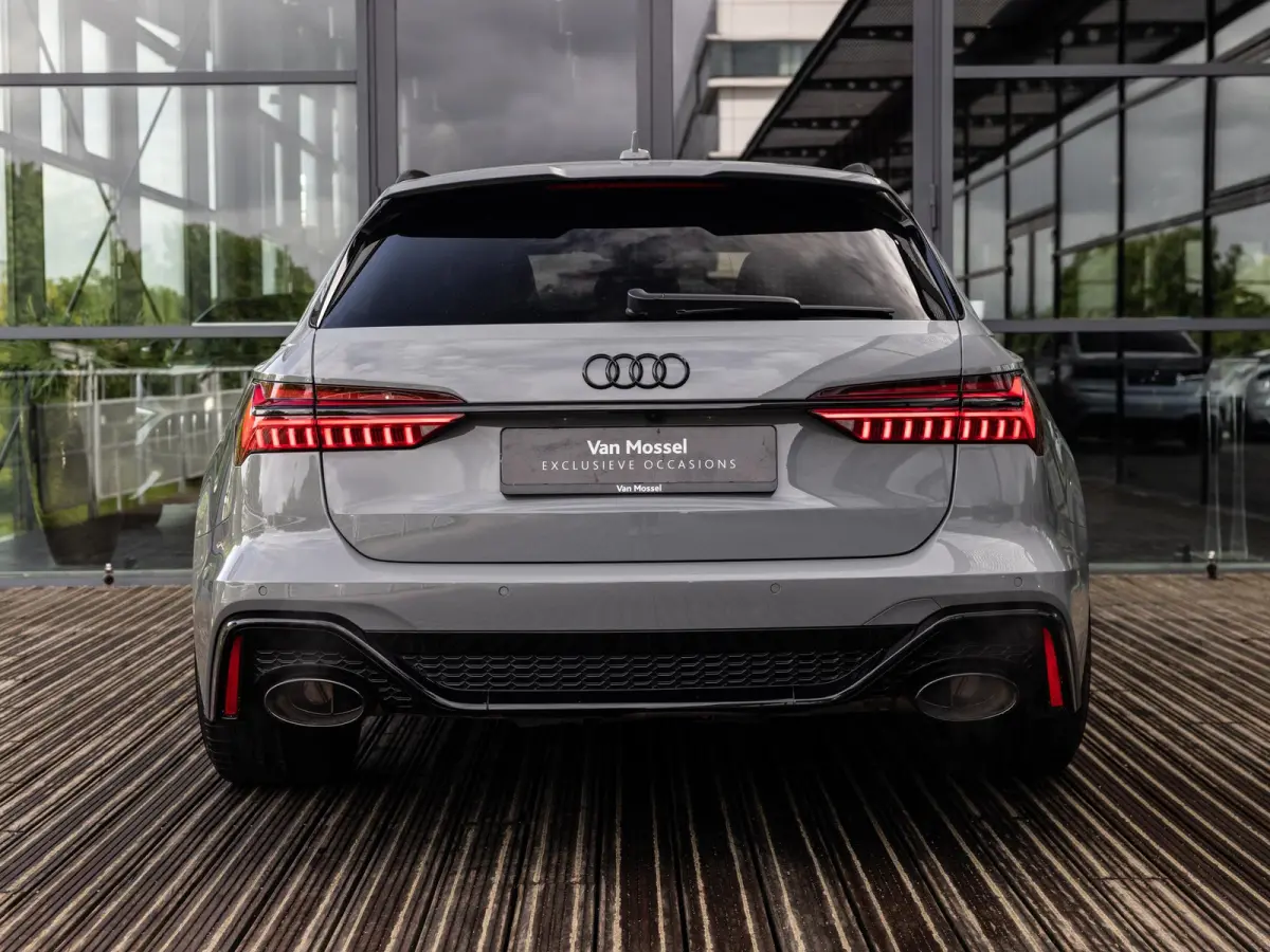 4.0 TFSI quattro | RS DYNAMIC PLUS | KERAMISCH | VIERWIEL BESTURING | B&O | STOELVENTILATIE | MATRIX | HEAD-UP DISPLAY | 22 INCH MATZWART | NARDOGRIJS | SOFTCLOSE | RS DESIGN RODE STIKSELS |
