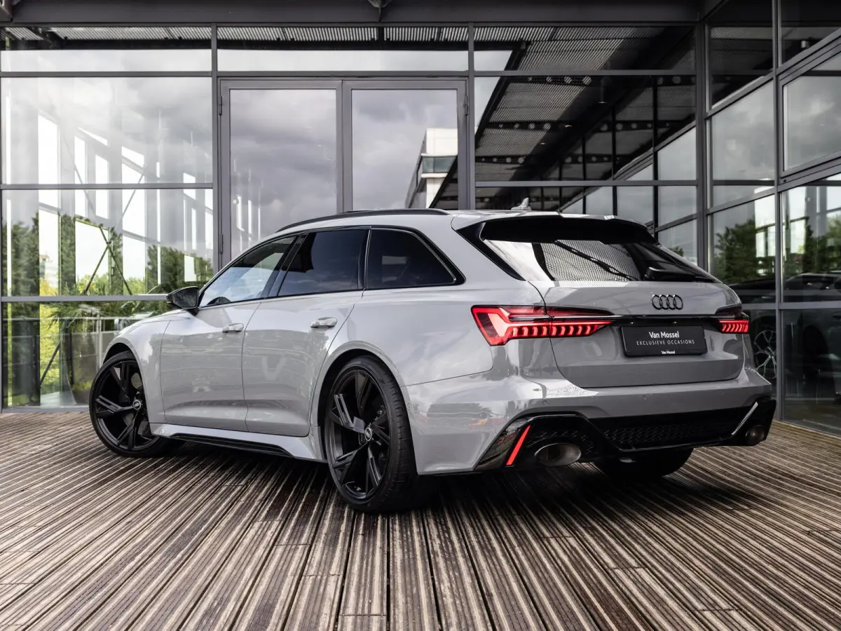 4.0 TFSI quattro | RS DYNAMIC PLUS | KERAMISCH | VIERWIEL BESTURING | B&O | STOELVENTILATIE | MATRIX | HEAD-UP DISPLAY | 22 INCH MATZWART | NARDOGRIJS | SOFTCLOSE | RS DESIGN RODE STIKSELS |