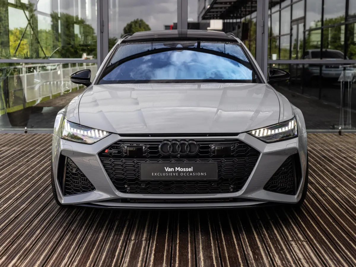 4.0 TFSI quattro | RS DYNAMIC PLUS | KERAMISCH | VIERWIEL BESTURING | B&O | STOELVENTILATIE | MATRIX | HEAD-UP DISPLAY | 22 INCH MATZWART | NARDOGRIJS | SOFTCLOSE | RS DESIGN RODE STIKSELS |