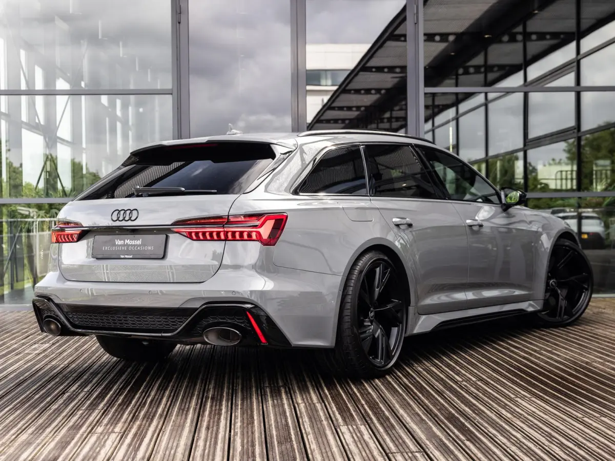 4.0 TFSI quattro | RS DYNAMIC PLUS | KERAMISCH | VIERWIEL BESTURING | B&O | STOELVENTILATIE | MATRIX | HEAD-UP DISPLAY | 22 INCH MATZWART | NARDOGRIJS | SOFTCLOSE | RS DESIGN RODE STIKSELS |