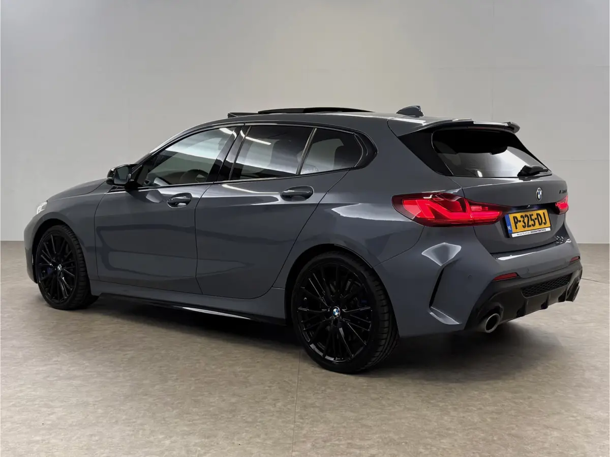 M135i xDrive High Executive M-Sport | Pano | HuD | Alcantara | BMW LED | Virtual | Sfeer | Carplay