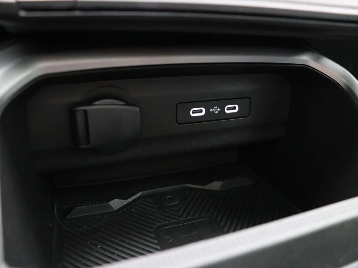 Hybrid 155pk Limited Edition | Stoel- en stuurverwarming | Voorruitverwarming | Panoramisch dak |
