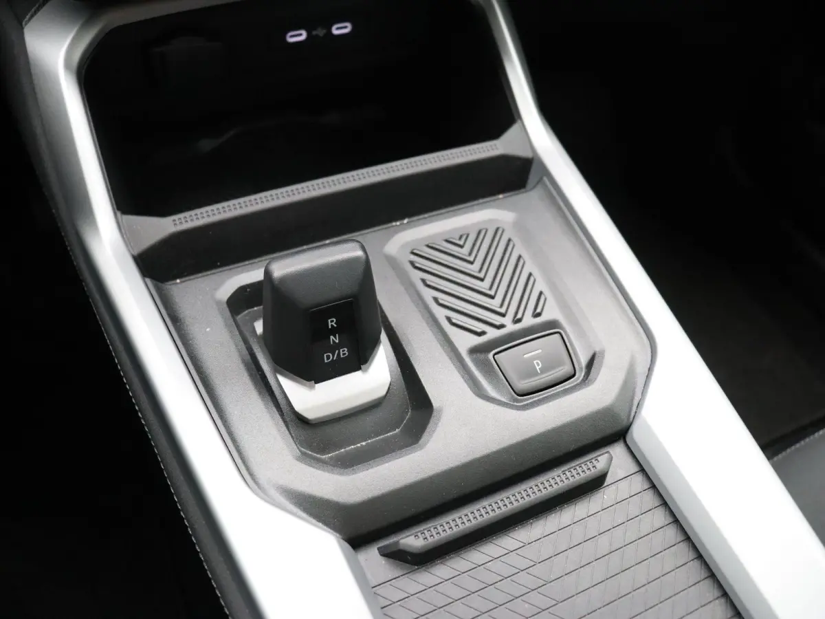 Hybrid 155pk Limited Edition | Stoel- en stuurverwarming | Voorruitverwarming | Panoramisch dak |