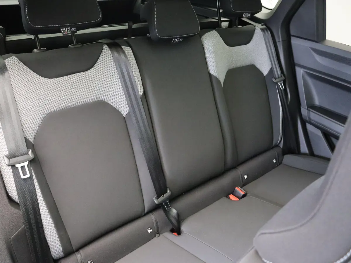 Hybrid 155pk Limited Edition | Stoel- en stuurverwarming | Voorruitverwarming | Panoramisch dak |