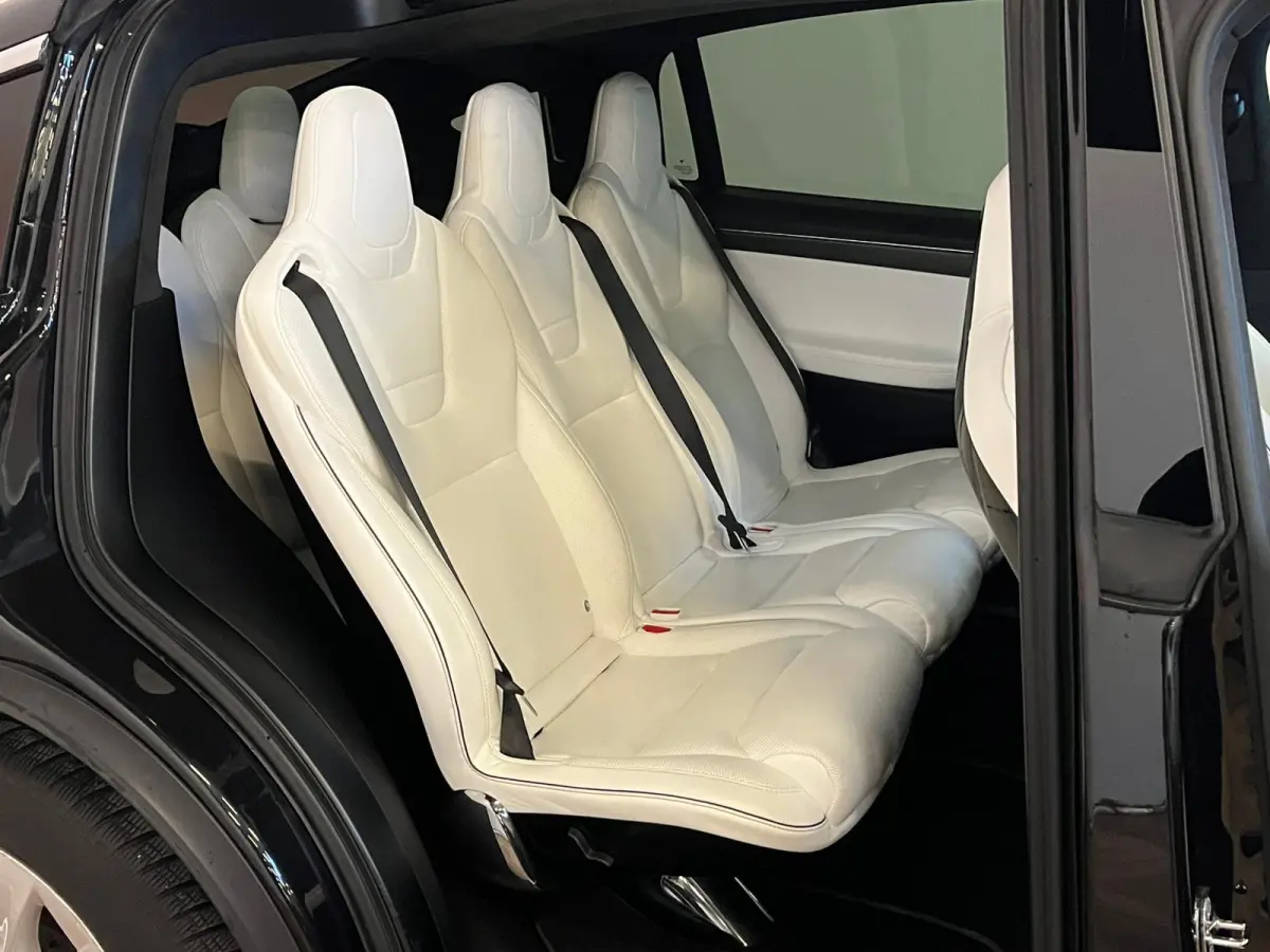 P90D Performance 7p.|GEVENTILEERDE STOELEN|INRUIL MOGELIJK!