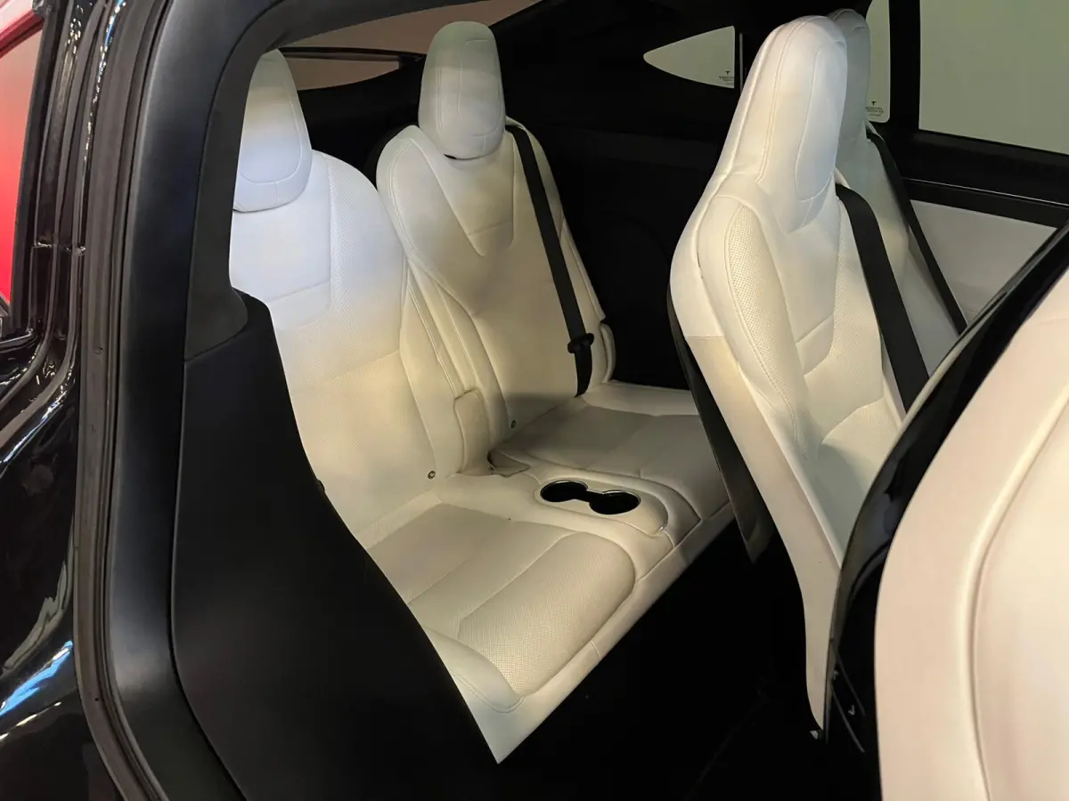 P90D Performance 7p.|GEVENTILEERDE STOELEN|INRUIL MOGELIJK!