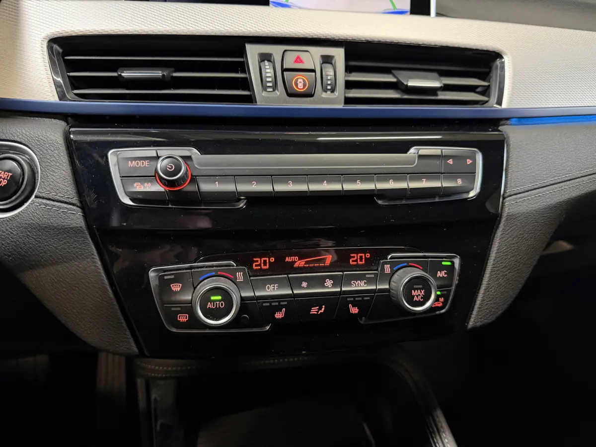 xDrive25e High Executive | M-pakket | Camera | Afn. trekhaak | Leder | Sfeerverlichting | Full LED