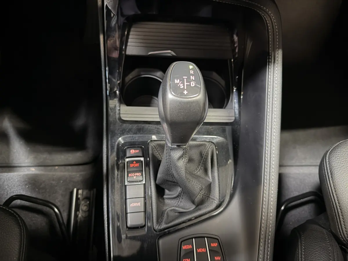 xDrive25e High Executive | M-pakket | Camera | Afn. trekhaak | Leder | Sfeerverlichting | Full LED