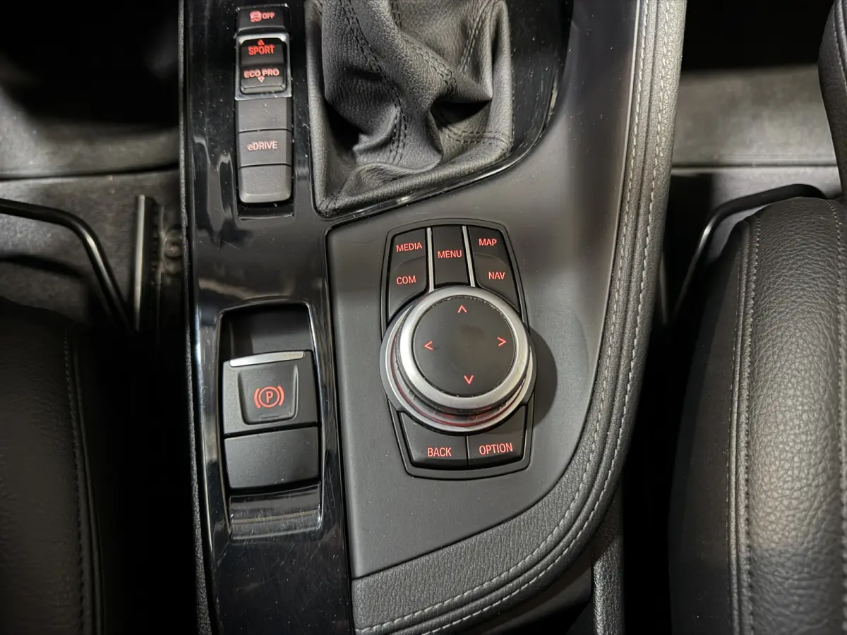 xDrive25e High Executive | M-pakket | Camera | Afn. trekhaak | Leder | Sfeerverlichting | Full LED