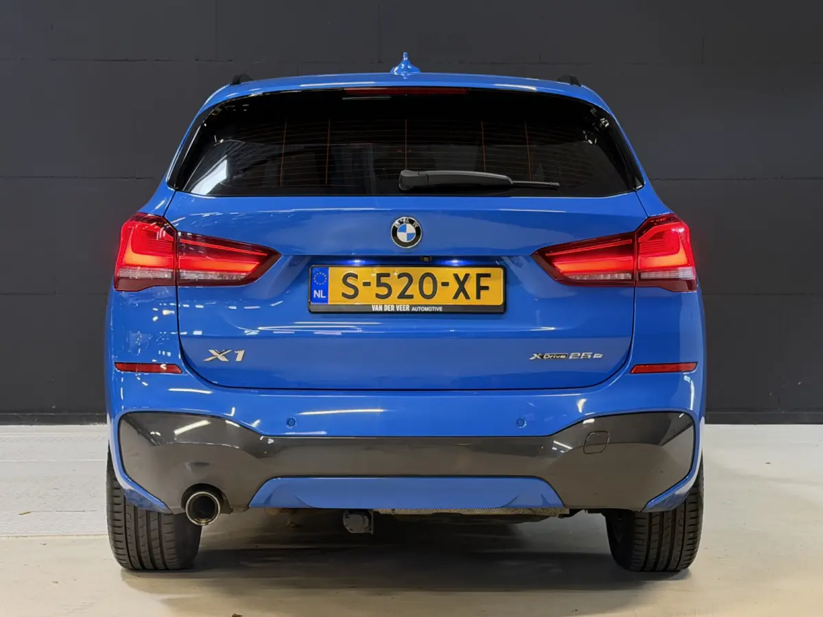 xDrive25e High Executive | M-pakket | Camera | Afn. trekhaak | Leder | Sfeerverlichting | Full LED
