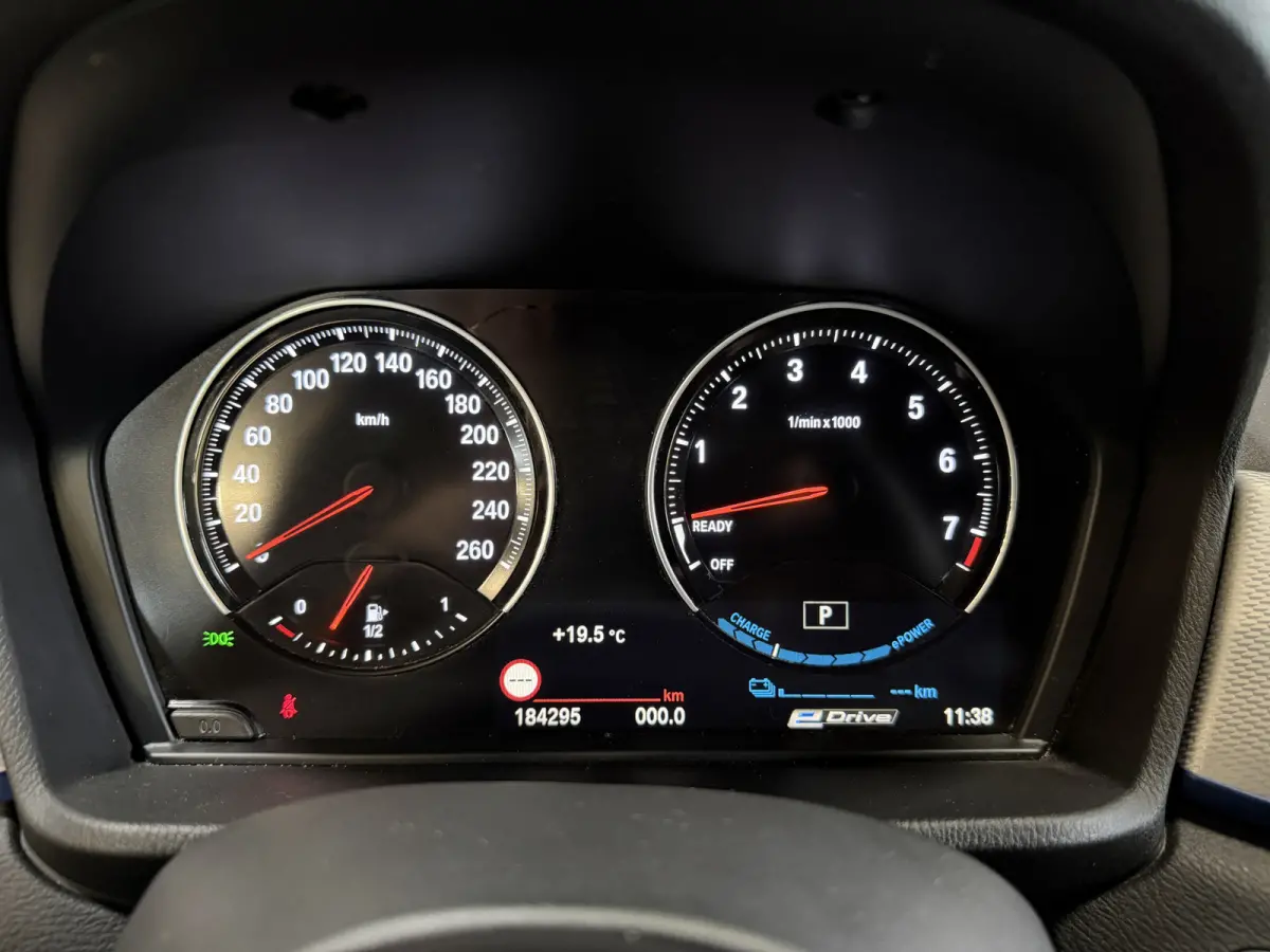 xDrive25e High Executive | M-pakket | Camera | Afn. trekhaak | Leder | Sfeerverlichting | Full LED