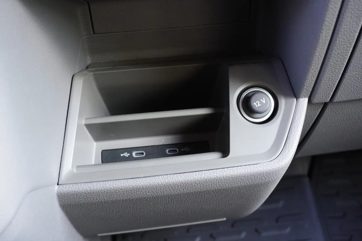 140pk L3H3/L2H2 Apple Carplay Navigatie Camera Stoelverwarming Airco 3-zits