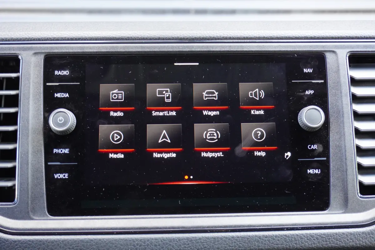 140pk L3H3/L2H2 Apple Carplay Navigatie Camera Stoelverwarming Airco 3-zits