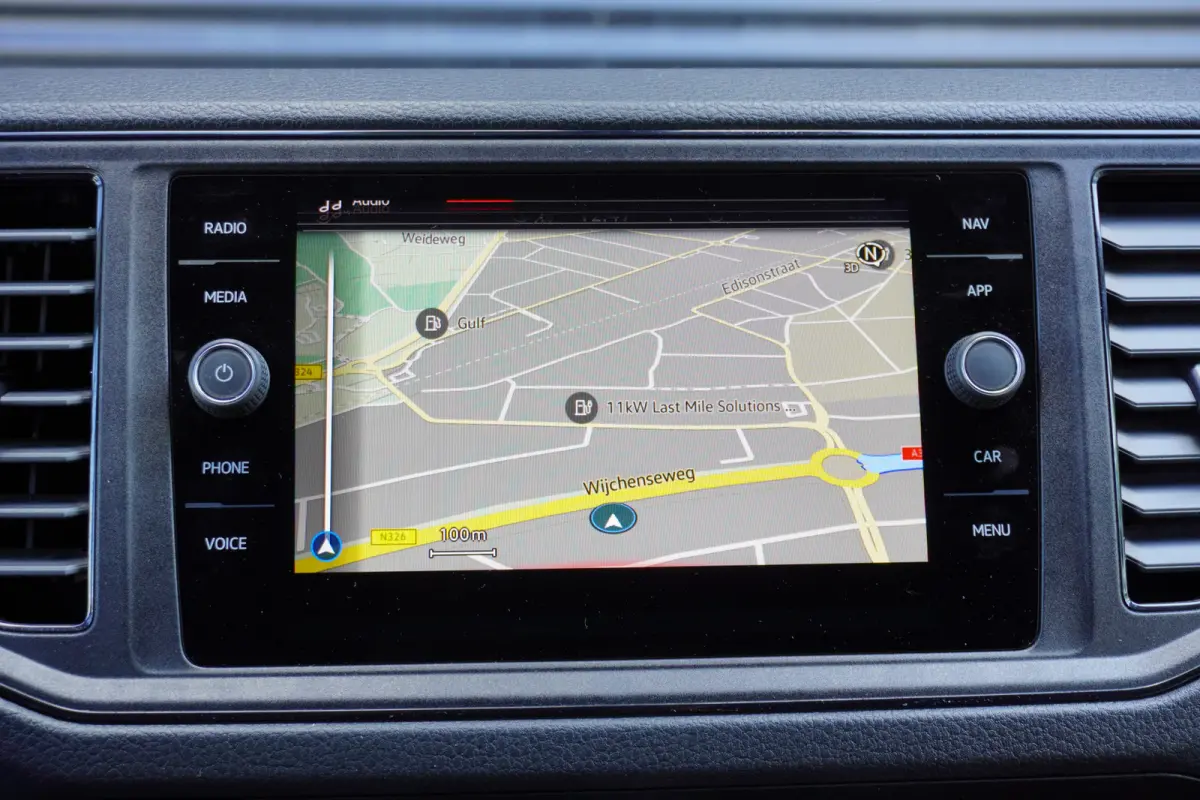 140pk L3H3/L2H2 Apple Carplay Navigatie Camera Stoelverwarming Airco 3-zits