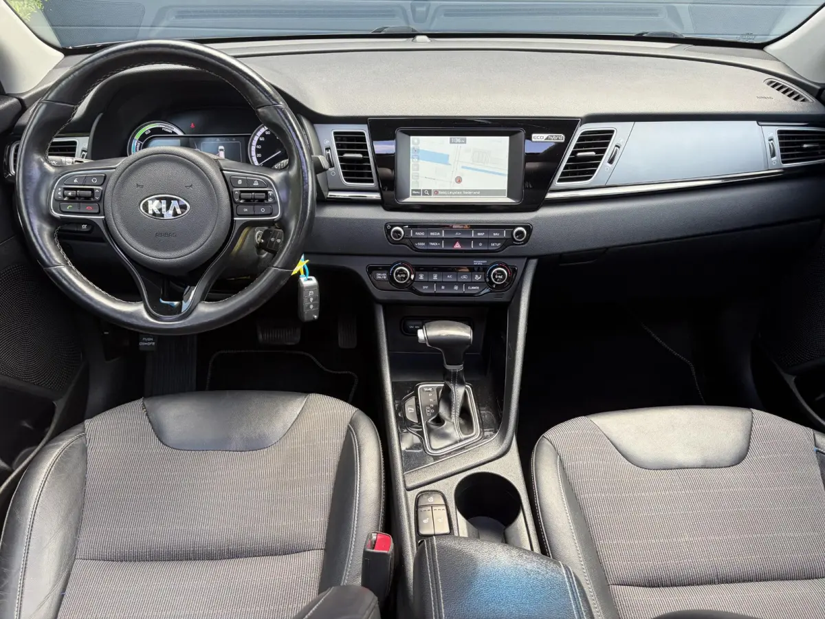 1.6 GDi Hybrid Design Edition 1e Eigenaar,Trekhaak,Pano,Camera,Carplay,Stoelverw-Stuurverw,Halfleder,Lm velgen,Dealer Onderhouden,Rijstrooksensor,N.A.P,Apk tot 11-2026