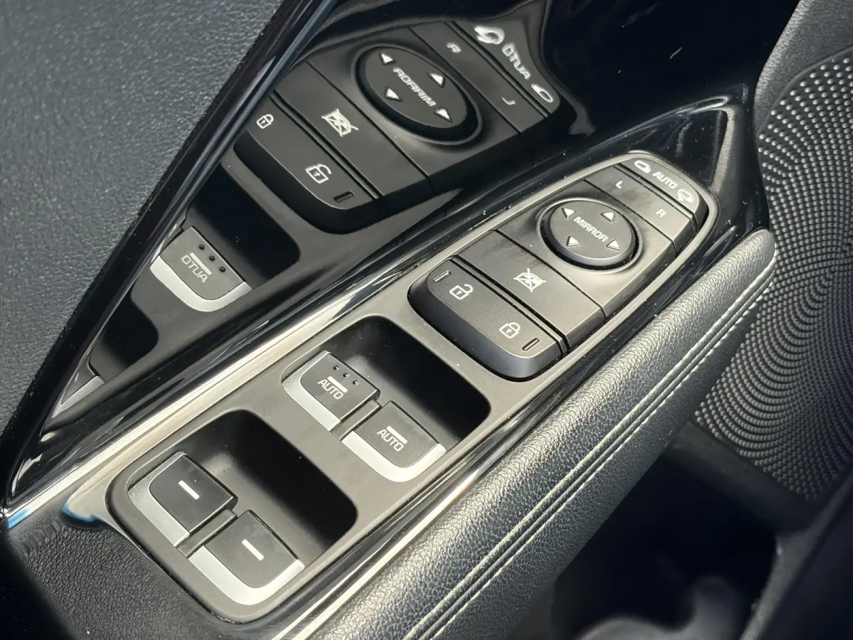 1.6 GDi Hybrid Design Edition 1e Eigenaar,Trekhaak,Pano,Camera,Carplay,Stoelverw-Stuurverw,Halfleder,Lm velgen,Dealer Onderhouden,Rijstrooksensor,N.A.P,Apk tot 11-2026