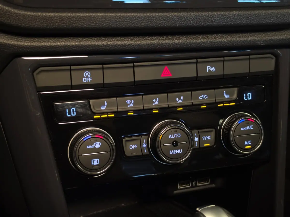 1.5 TSI Sport Business l Led l Pano l Virtual l DAB l Carplay