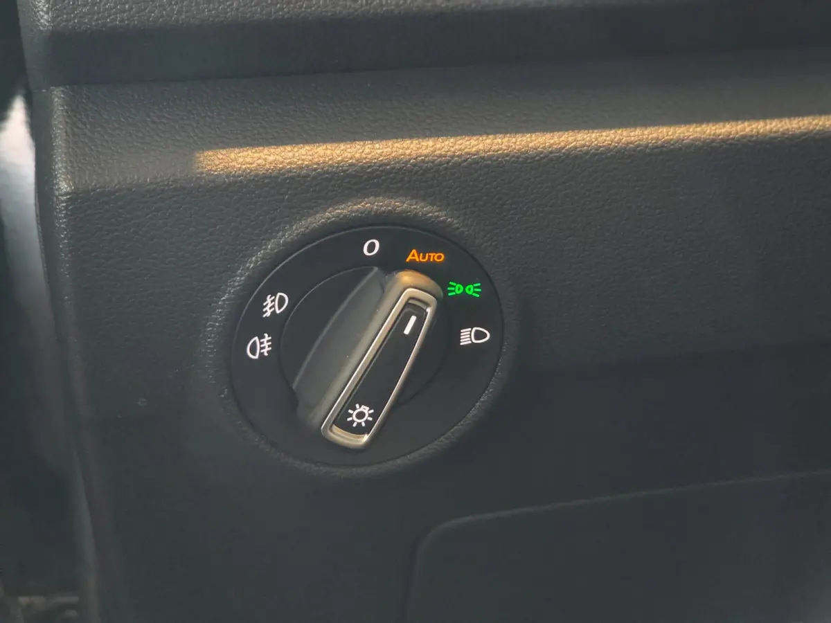 1.5 TSI Sport Business l Led l Pano l Virtual l DAB l Carplay