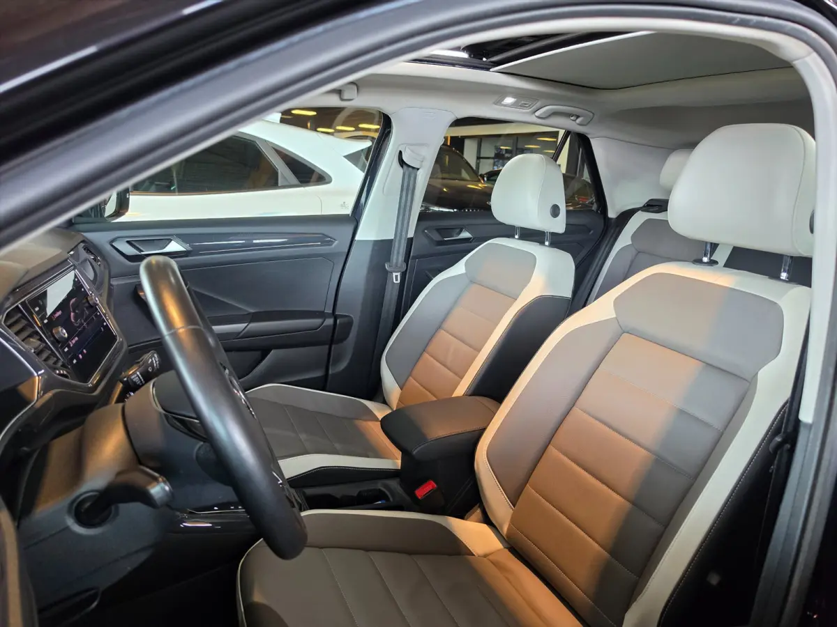 1.5 TSI Sport Business l Led l Pano l Virtual l DAB l Carplay