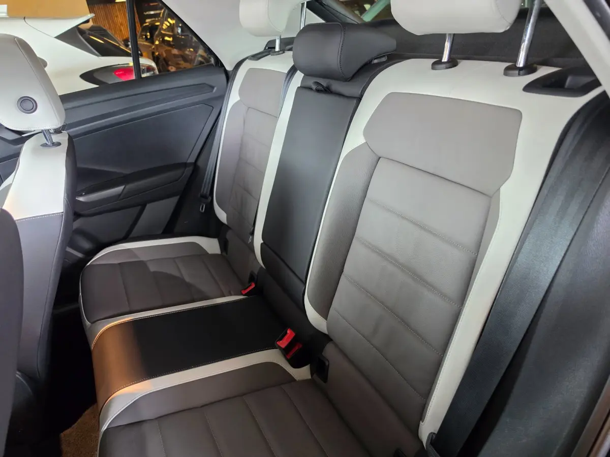 1.5 TSI Sport Business l Led l Pano l Virtual l DAB l Carplay