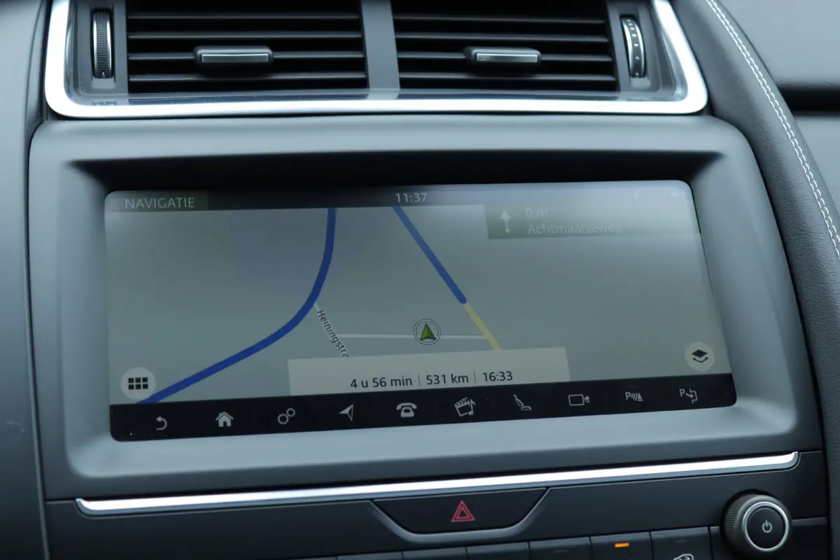 2.0 P250 AWD R-Dynamic HSE / Headup / Pano