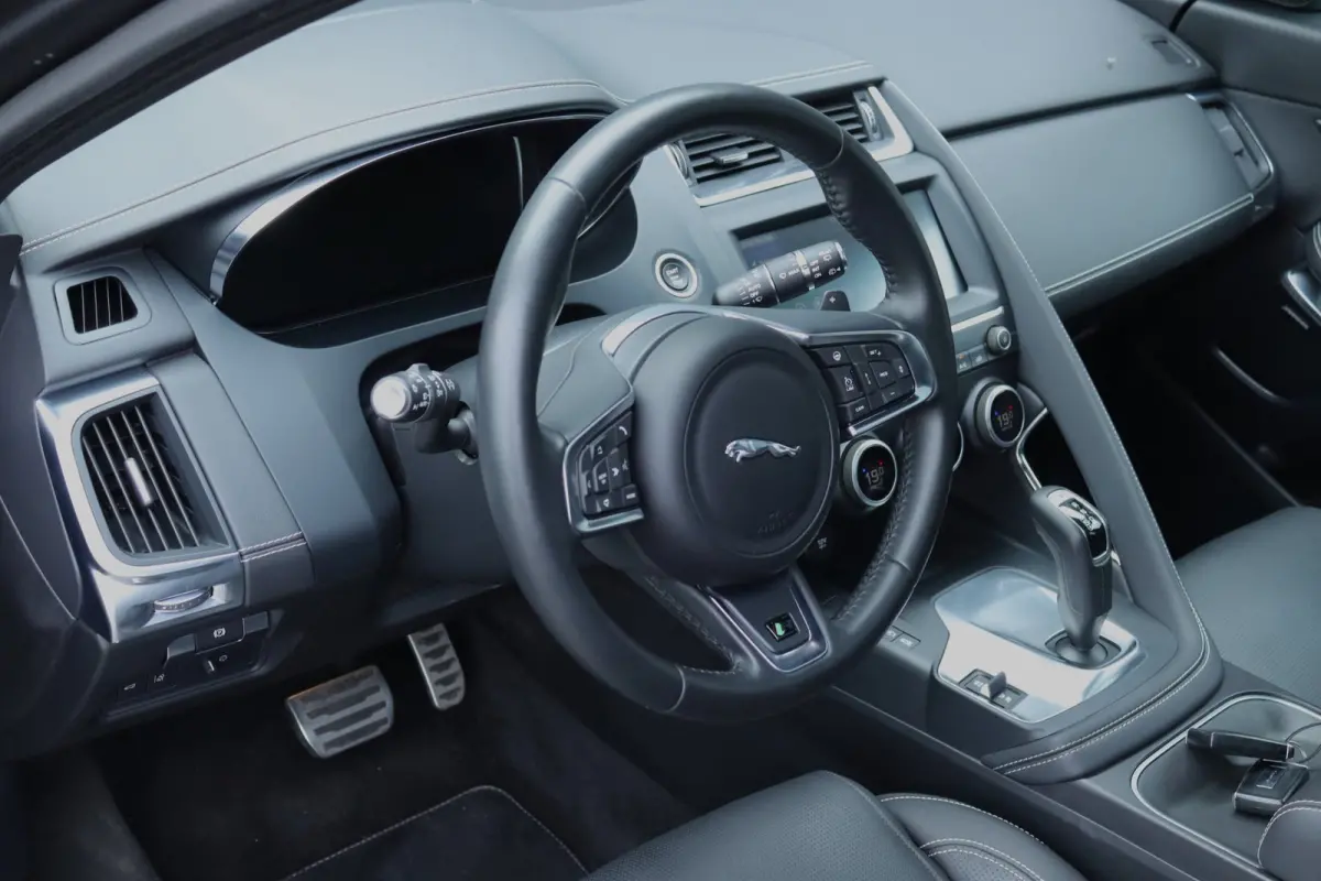 2.0 P250 AWD R-Dynamic HSE / Headup / Pano