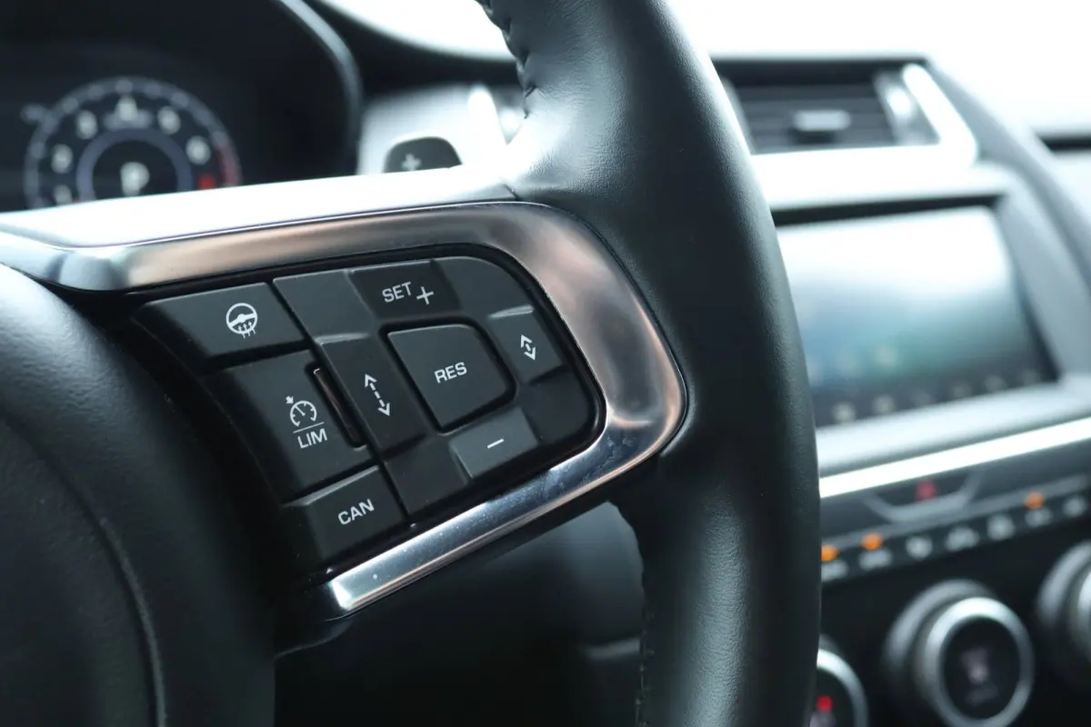 2.0 P250 AWD R-Dynamic HSE / Headup / Pano
