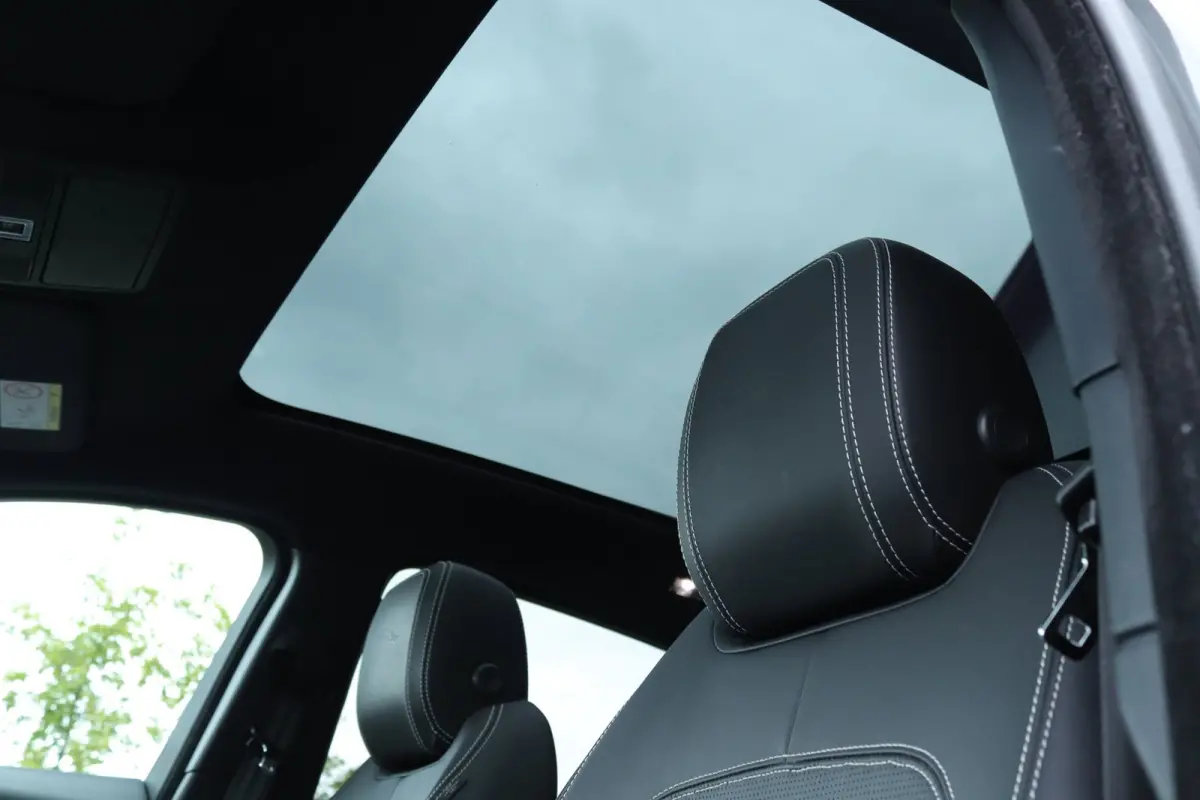 2.0 P250 AWD R-Dynamic HSE / Headup / Pano