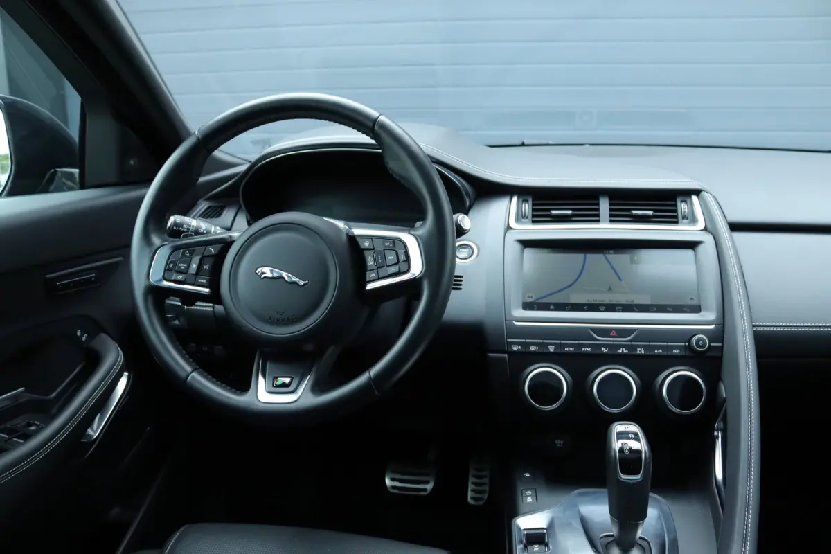 2.0 P250 AWD R-Dynamic HSE / Headup / Pano