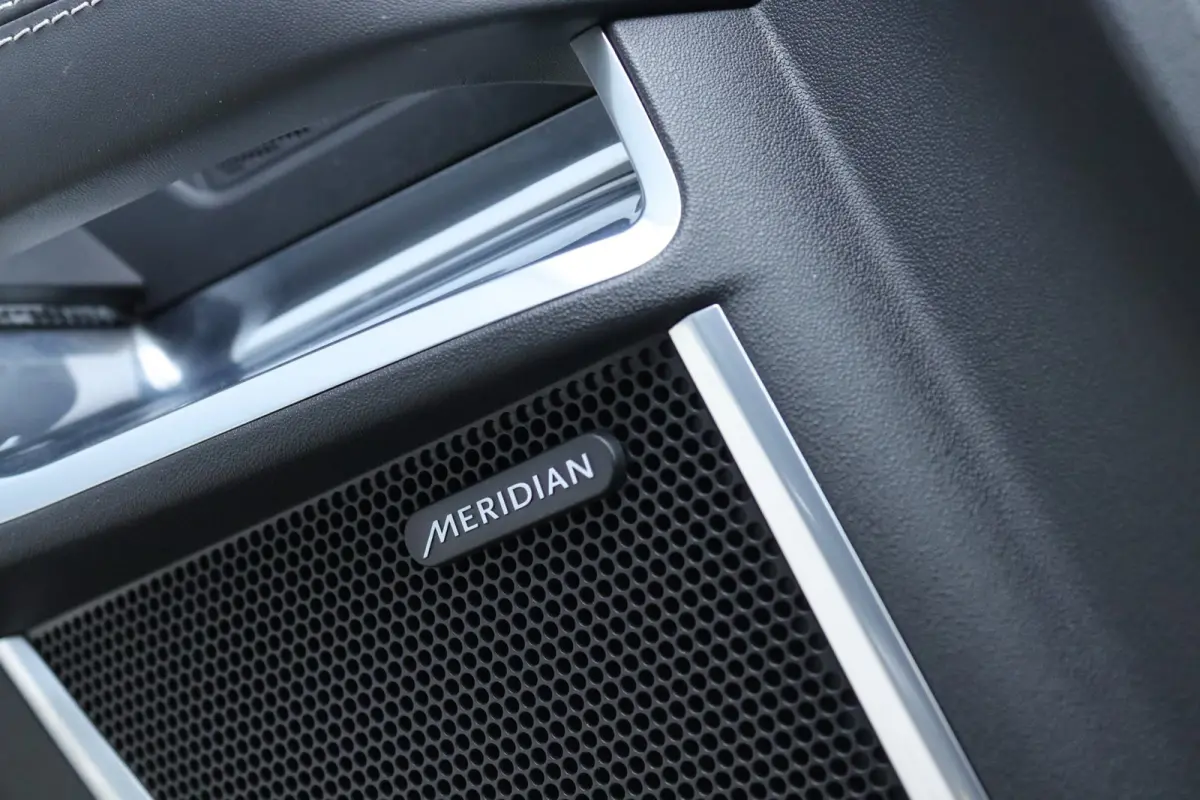2.0 P250 AWD R-Dynamic HSE / Headup / Pano