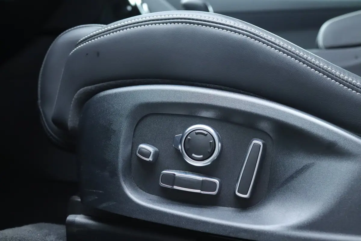 2.0 P250 AWD R-Dynamic HSE / Headup / Pano