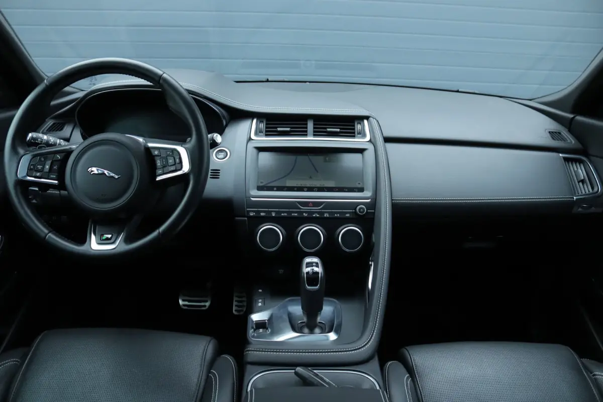 2.0 P250 AWD R-Dynamic HSE / Headup / Pano